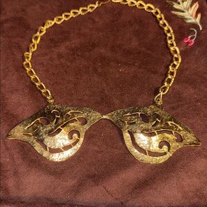 Statement inspired gold necklace 🐈‍⬛